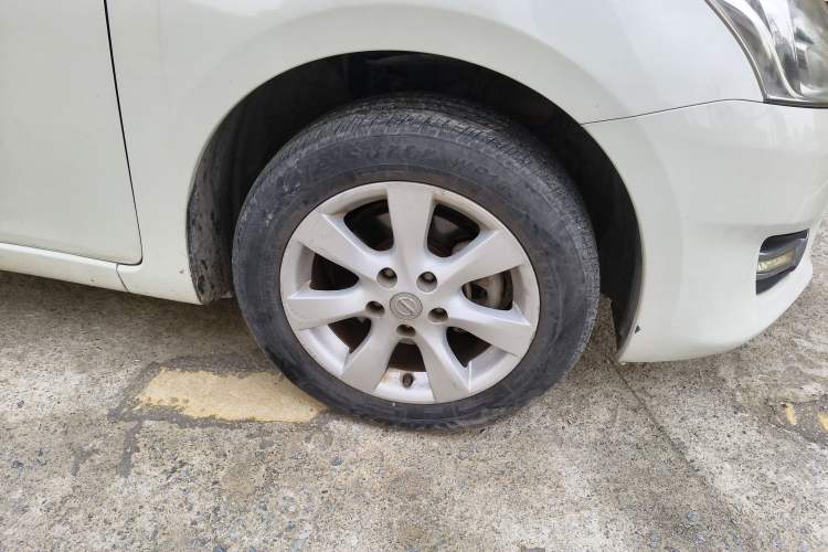 Used Nissan Tiida 2014 1.6L CVT Smart Model Right Front Wheel Hub