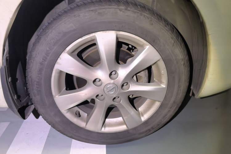Used Nissan Tiida 2014 1.6L CVT Smart Model Right Front Wheel Hub