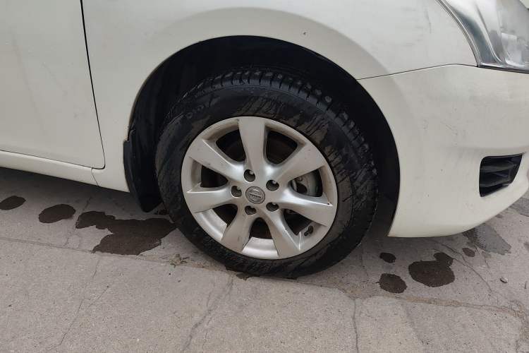 Used Nissan Tiida 2014 1.6L CVT Smart Model Right Front Wheel Hub