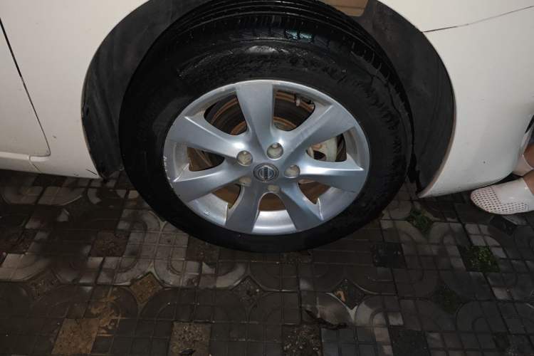 Used Nissan Tiida 2014 1.6L CVT Cool Cafe Edition Right Front Wheel Hub