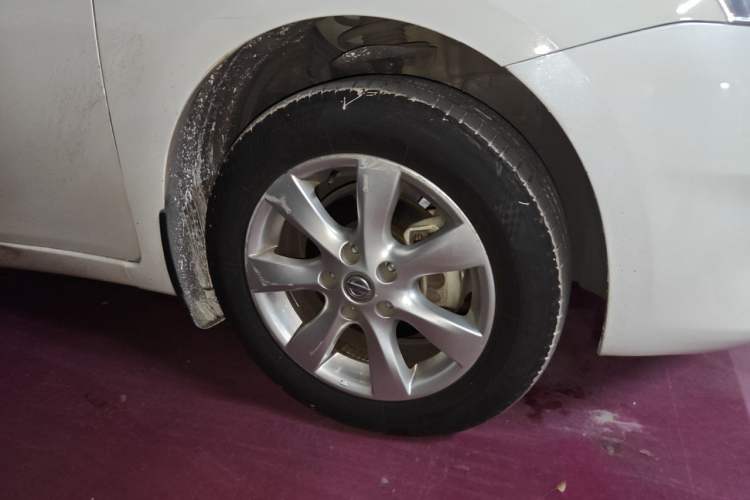 Used Nissan Tiida 2014 1.6L CVT Smart Model Right Front Wheel Hub