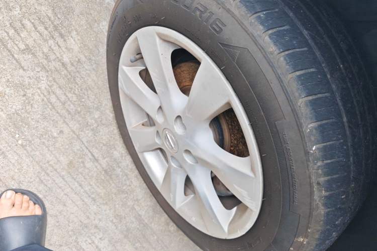 Used Nissan Tiida 2014 1.6L CVT Smart Model Right Front Wheel Hub