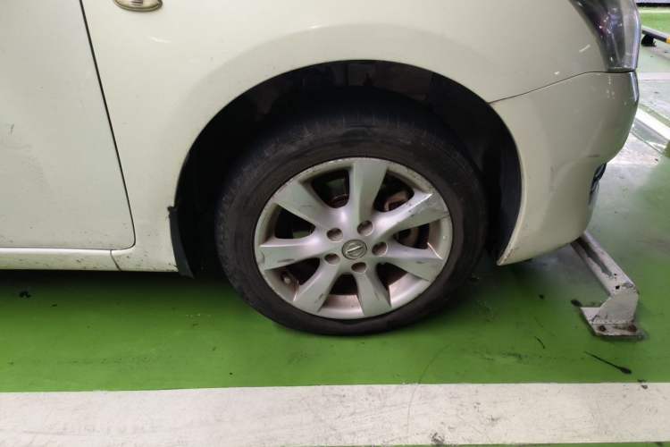 Used Nissan Tiida 2014 1.6L CVT Smart Model Right Front Wheel Hub