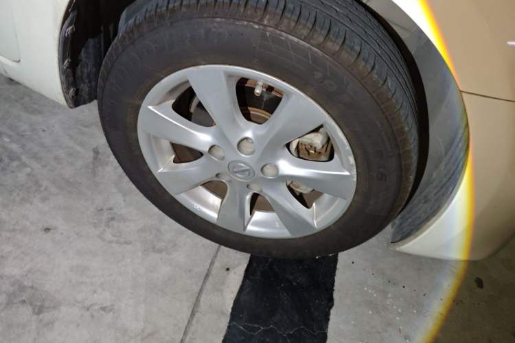 Used Nissan Tiida 2014 1.6L CVT Comfort Model Right Front Wheel Hub