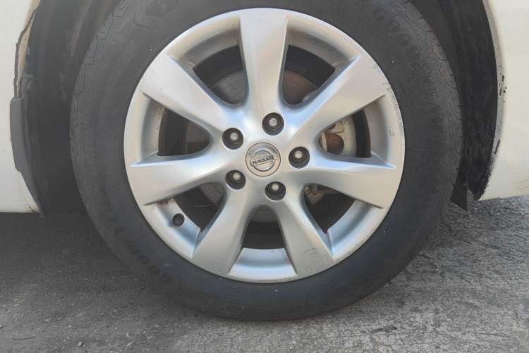 Used Nissan Tiida 2014 1.6L CVT Smart Model Right Front Wheel Hub