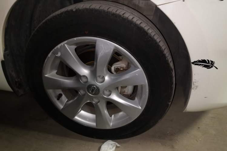 Used Nissan Tiida 2014 1.6L CVT Smart Model Right Front Wheel Hub