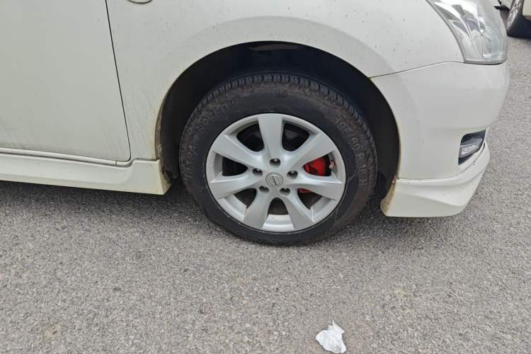 Used Nissan Tiida 2014 1.6L Manual Comfort Model Right Front Wheel Hub