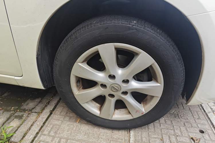 Used Nissan Tiida 2014 1.6L CVT Smart Model Right Front Wheel Hub
