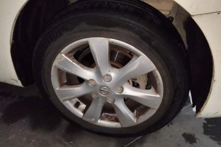 Used Nissan Tiida 2014 1.6L CVT Smart Model Right Front Wheel Hub