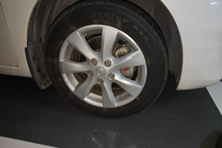 Used Nissan Tiida 2014 1.6L CVT Smart Model Right Front Wheel Hub