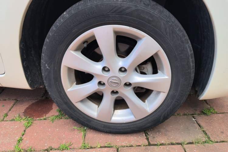 Used Nissan Tiida 2014 1.6L CVT Smart Model Right Front Wheel Hub