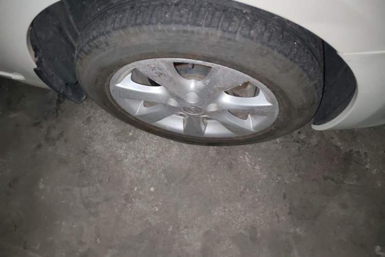 Used Nissan Tiida 2014 1.6L CVT Smart Model Right Front Wheel Hub
