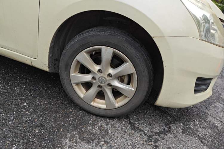 Used Nissan Tiida 2014 1.6L CVT Cool Cafe Edition Right Front Wheel Hub