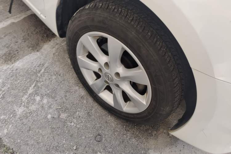 Used Nissan Tiida 2014 1.6L CVT Smart Model Right Front Wheel Hub