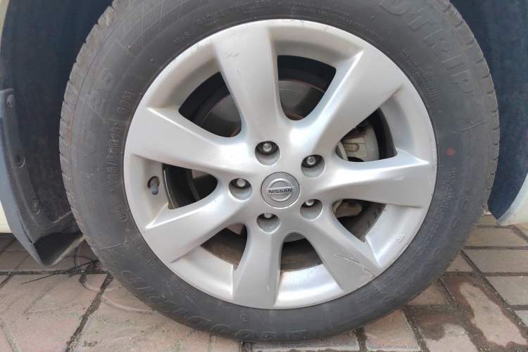 Used Nissan Tiida 2014 1.6L CVT Comfort Model Right Front Wheel Hub