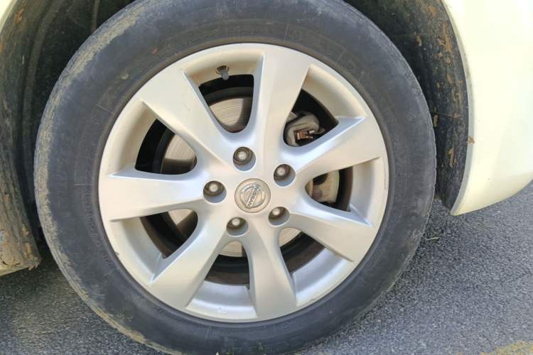 Used Nissan Tiida 2014 1.6L CVT Comfort Model Right Front Wheel Hub