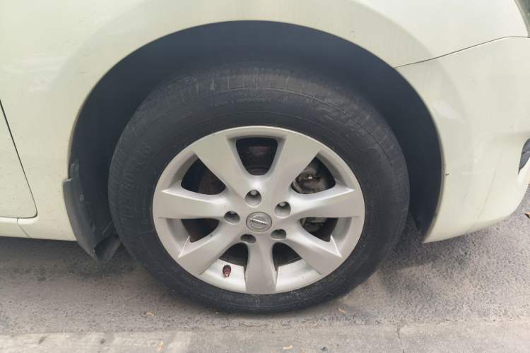 Used Nissan Tiida 2014 1.6L CVT Cool Cafe Edition Right Front Wheel Hub