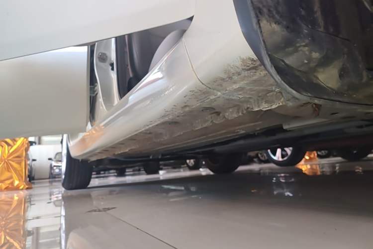 Used Nissan Tiida 2014 1.6L CVT Smart Model Right Side Sill