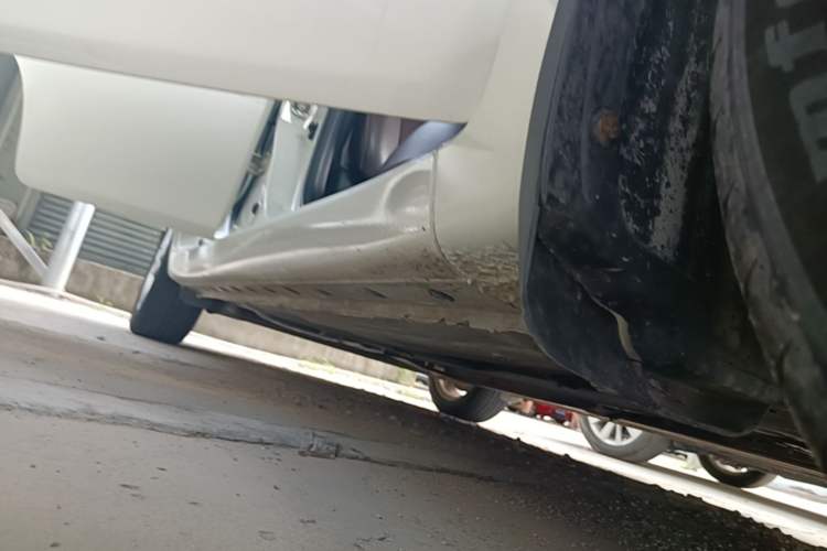 Used Nissan Tiida 2014 1.6L CVT Smart Model Right Side Sill
