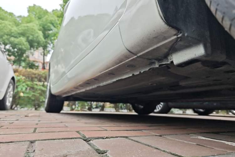 Used Nissan Tiida 2014 1.6L CVT Smart Model Right Side Sill