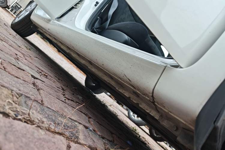 Used Nissan Tiida 2014 1.6L CVT Comfort Model Right Side Sill