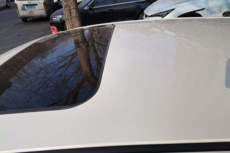 Used Nissan Tiida 2014 1.6L CVT Smart Model Roof