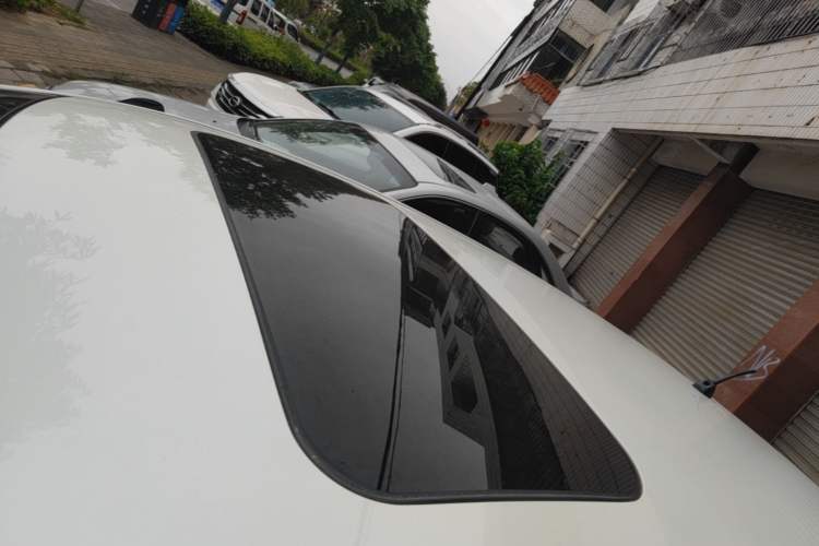 Used Nissan Tiida 2014 1.6L CVT Smart Model Roof