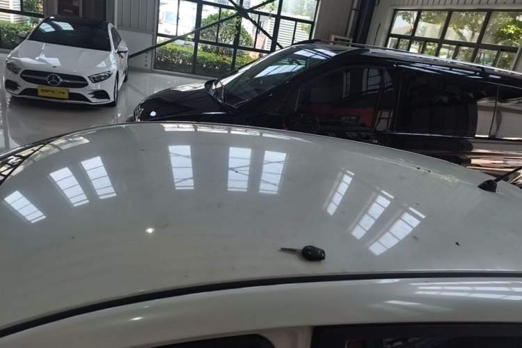 Used Nissan Tiida 2014 1.6L CVT Comfort Model Roof