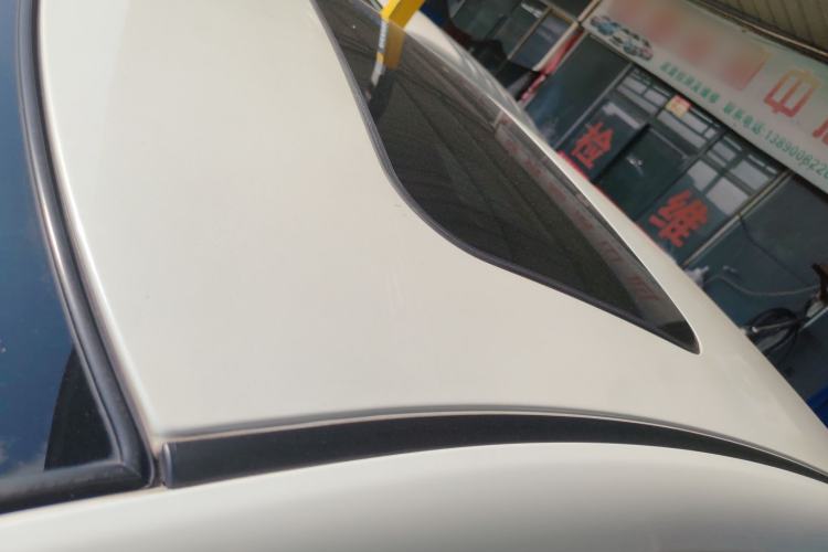 Used Nissan Tiida 2014 1.6L CVT Smart Model Roof