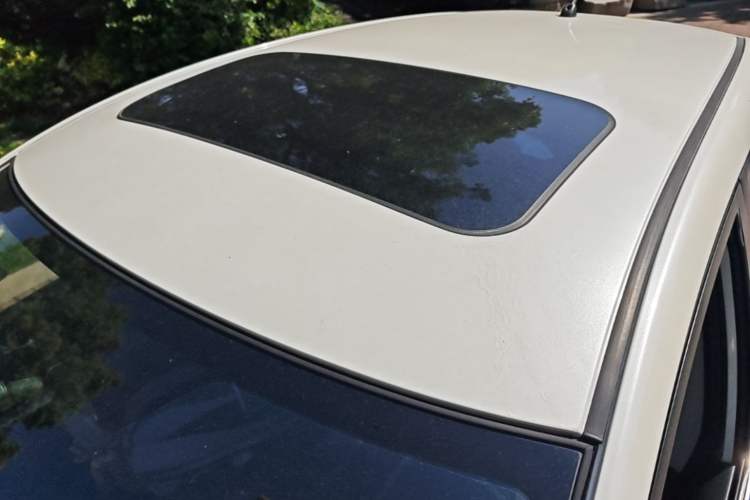 Used Nissan Tiida 2014 1.6L CVT Smart Model Roof
