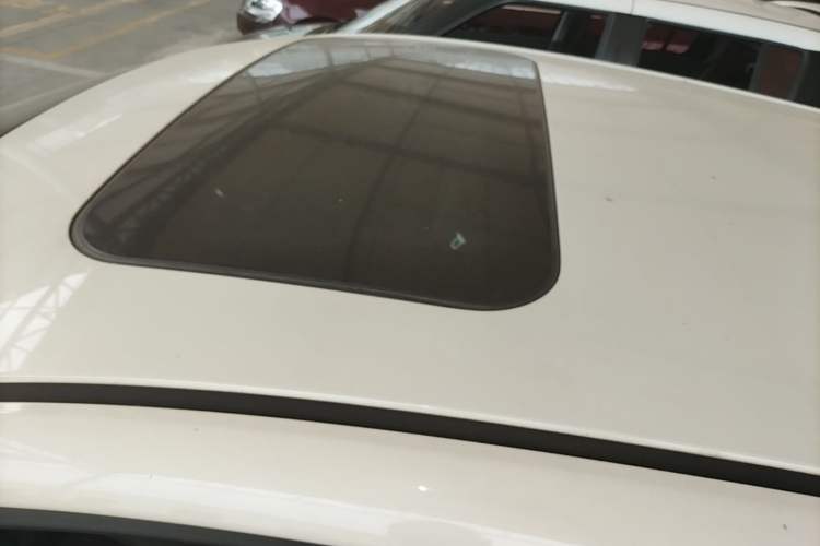 Used Nissan Tiida 2014 1.6L CVT Smart Model Roof
