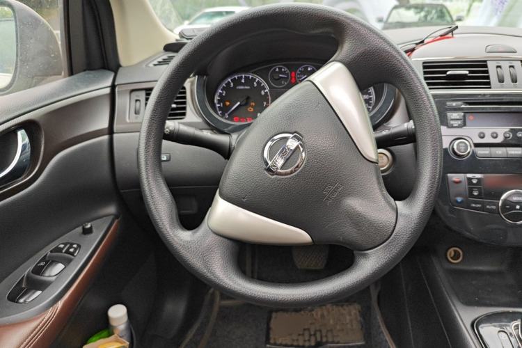 Used Nissan Tiida 2014 1.6L CVT Cool Cafe Edition Steering Wheel