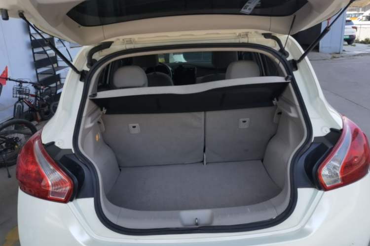 Used Nissan Tiida 2014 1.6L CVT Comfort Model Trunk