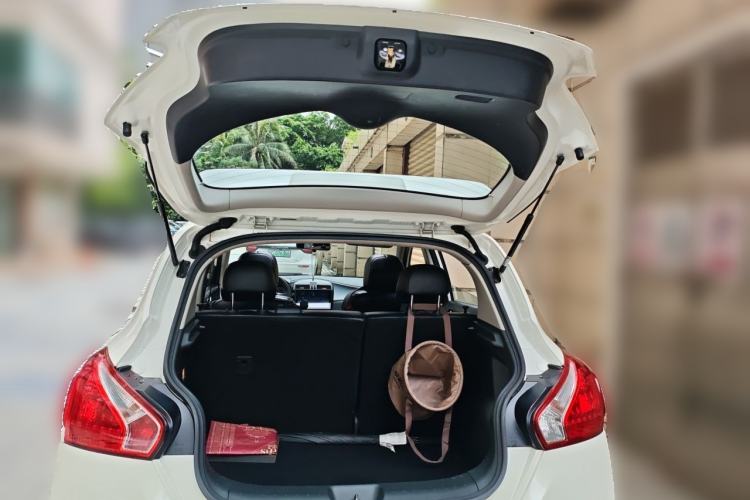 Used Nissan Tiida 2014 1.6L CVT Smart Model Trunk