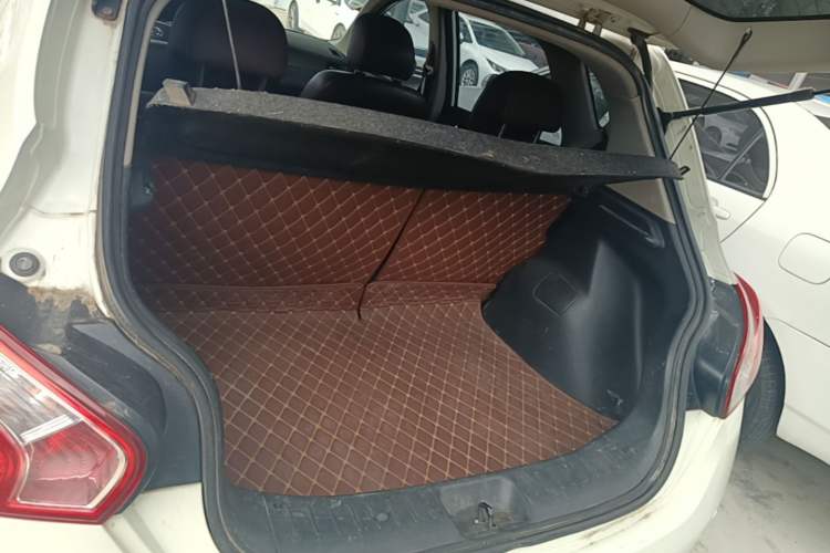 Used Nissan Tiida 2014 1.6L CVT Smart Model Trunk