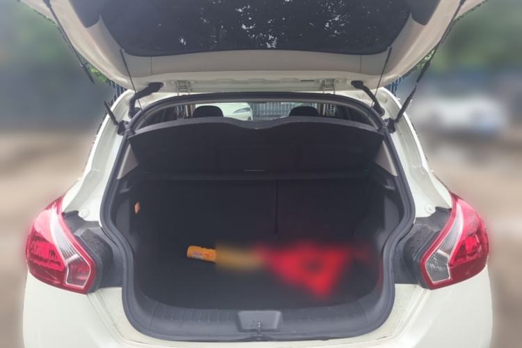 Used Nissan Tiida 2014 1.6L CVT Smart Model Trunk