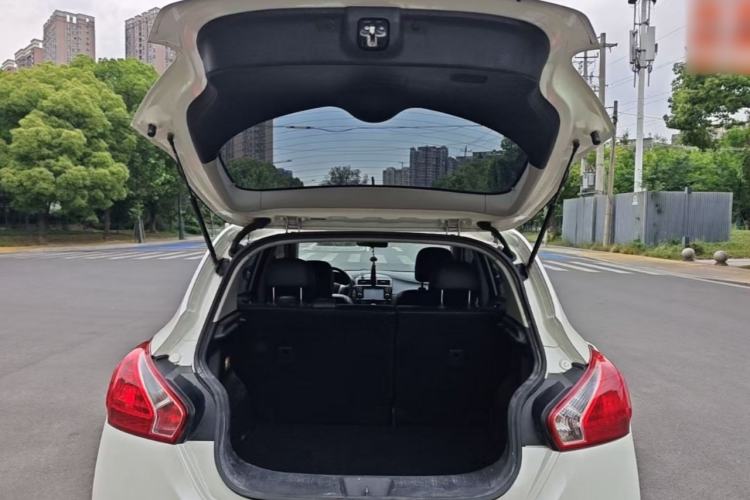 Used Nissan Tiida 2014 1.6L CVT Smart Model Trunk