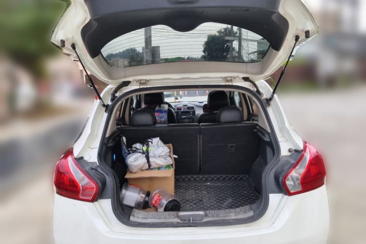 Used Nissan Tiida 2014 1.6L CVT Smart Model Trunk