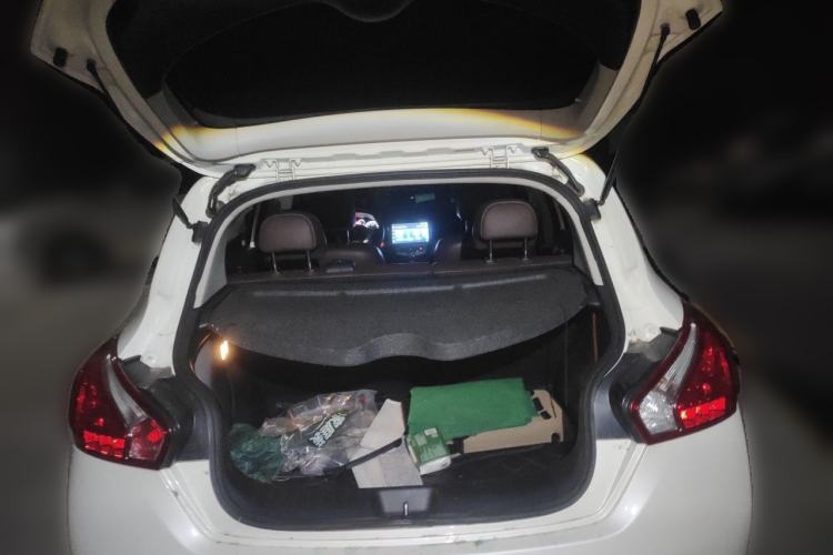 Used Nissan Tiida 2014 1.6L CVT Cool Cafe Edition Trunk