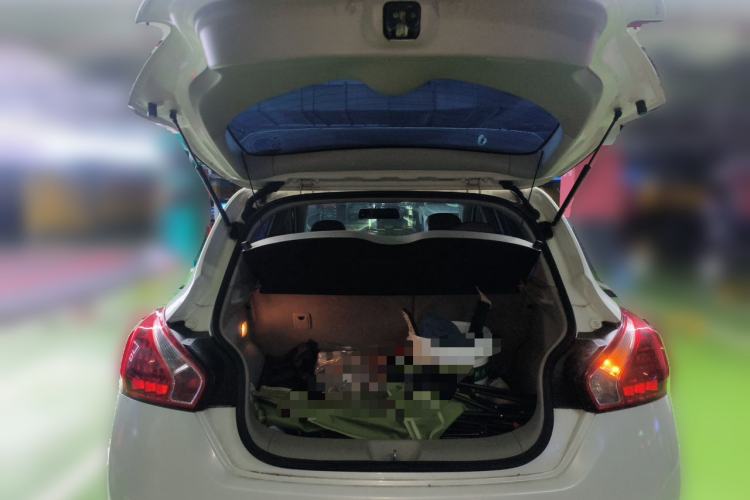 Used Nissan Tiida 2014 1.6L CVT Smart Model Trunk
