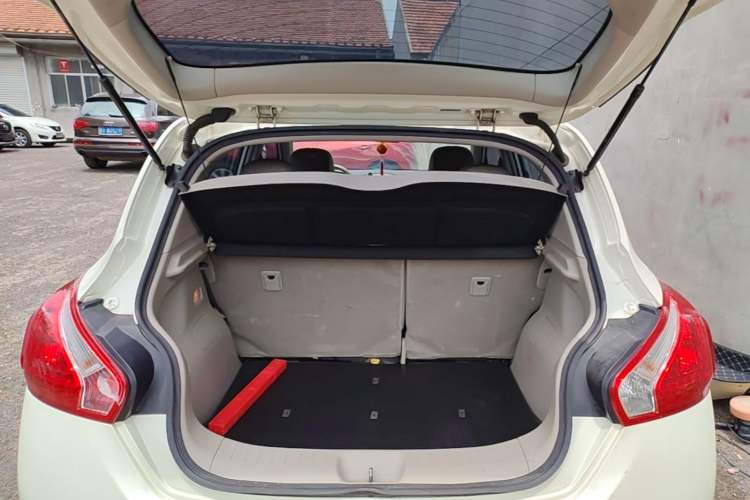 Used Nissan Tiida 2014 1.6L CVT Smart Model Trunk