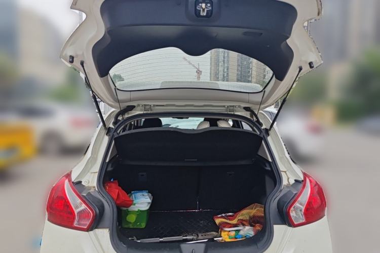Used Nissan Tiida 2014 1.6L Manual Comfort Model Trunk