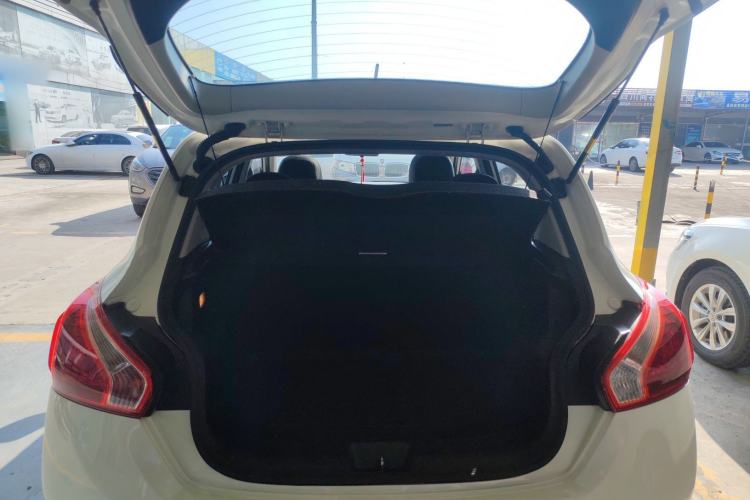 Used Nissan Tiida 2014 1.6L CVT Smart Model Trunk