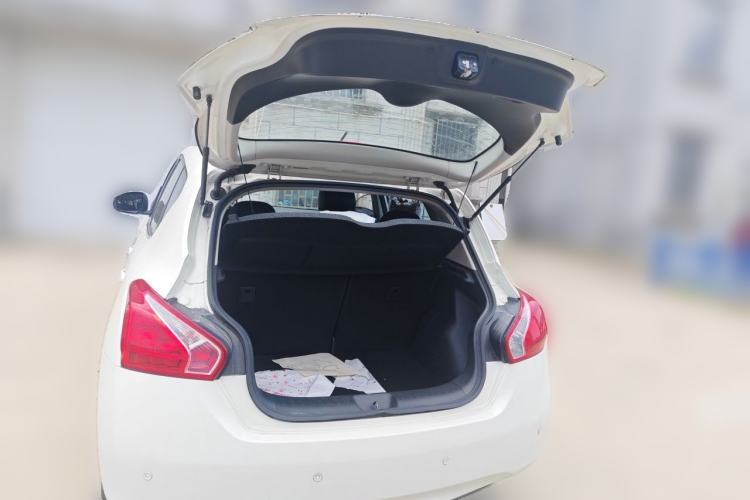 Used Nissan Tiida 2014 1.6L CVT Smart Model Trunk