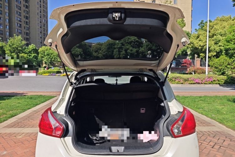 Used Nissan Tiida 2014 1.6L CVT Smart Model Trunk