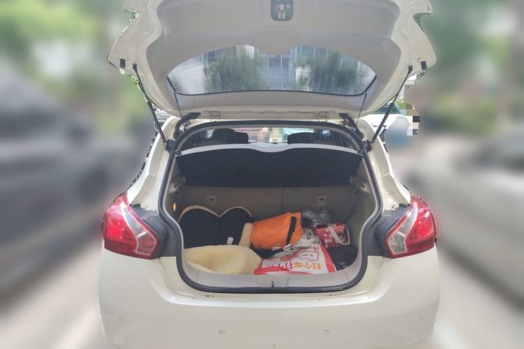 Used Nissan Tiida 2014 1.6L CVT Smart Model Trunk