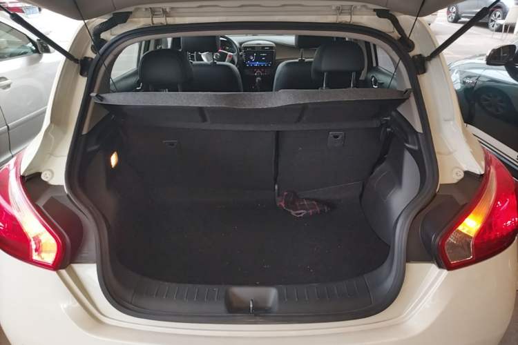 Used Nissan Tiida 2014 1.6L CVT Smart Model Trunk