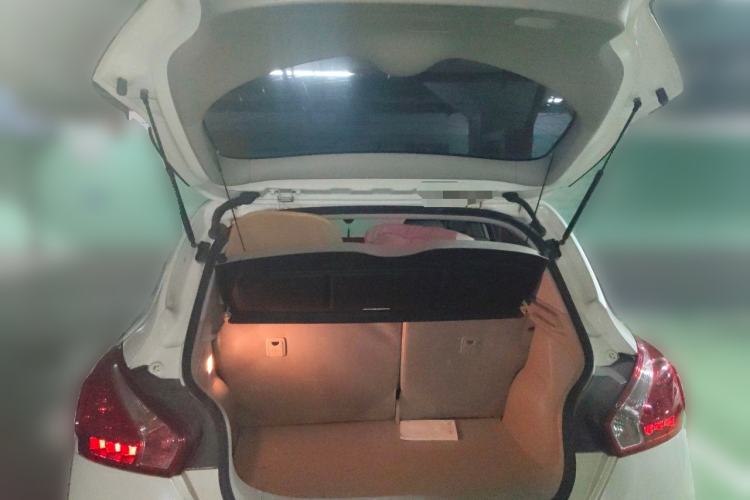 Used Nissan Tiida 2014 1.6L CVT Smart Model Trunk