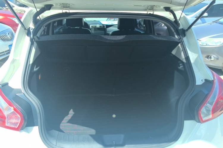 Used Nissan Tiida 2014 1.6L CVT Smart Model Trunk