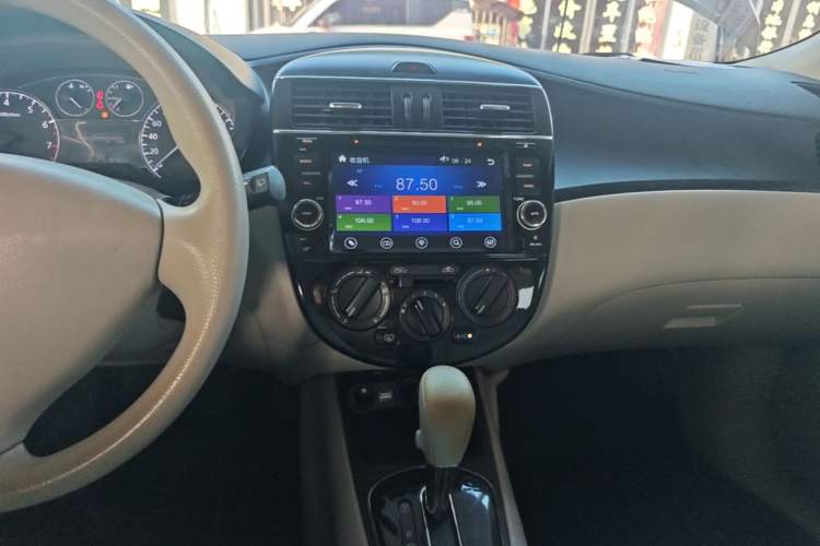 Used Nissan Tiida 2014 1.6L CVT Comfort Model Audio And AC Panel